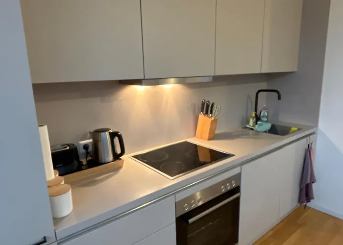 Check Point Charlie Luxury With Balcony Apartment *