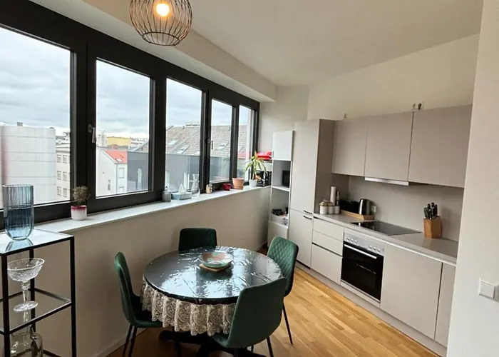 Check Point Charlie Luxury With Balcony Berlín