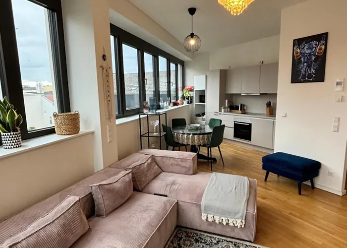 Check Point Charlie Luxury With Balcony Berlijn